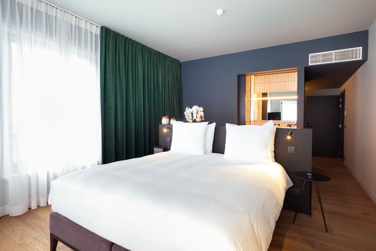 U sleep Luxury (Rain Shower) | 15 bedrooms, premium bedding, down comforters, Select Comfort beds