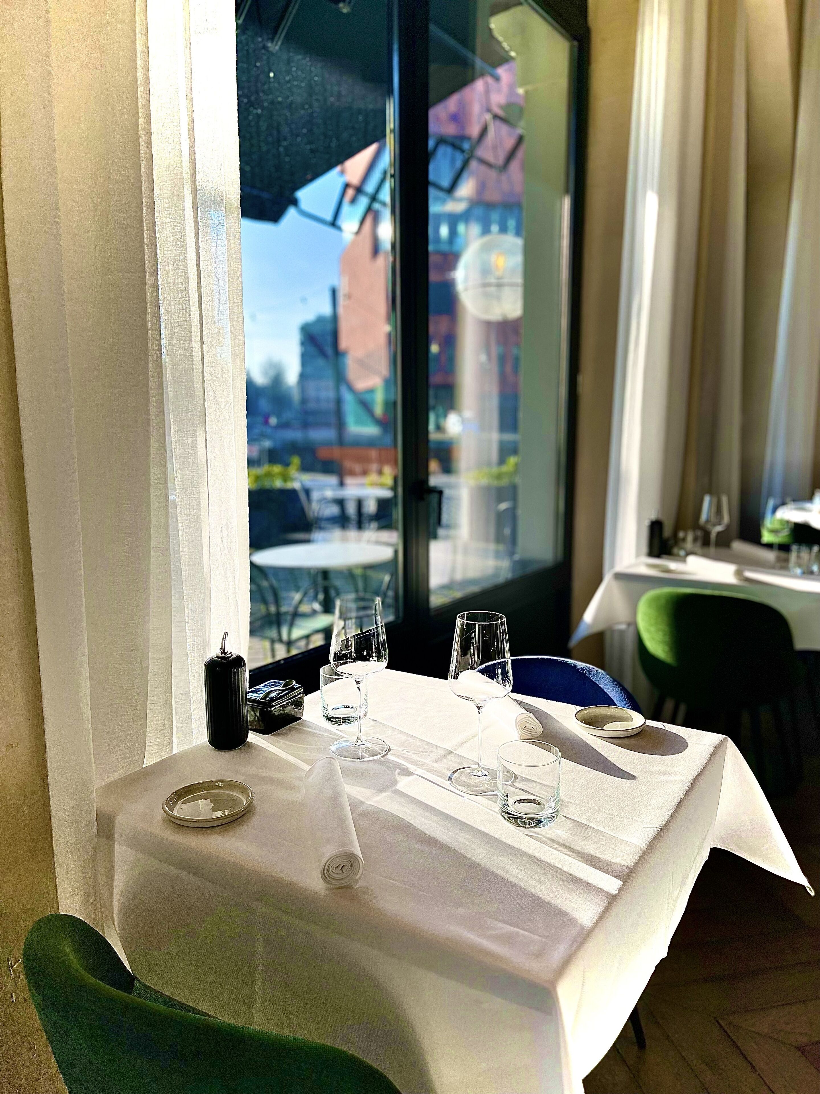 3 restaurants, lunch, dinner served; belgian cuisine