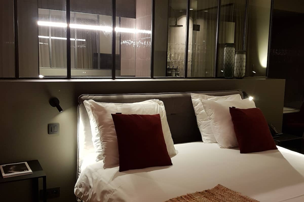 u sleep luxury (bathtub) | 1 bedroom, premium bedding, down duvets, select comfort beds