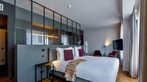 U sleep Luxury (bathtub) | 15 室のベッドルーム、高級寝具、羽毛の掛け布団、セレクト コンフォート製ベッド