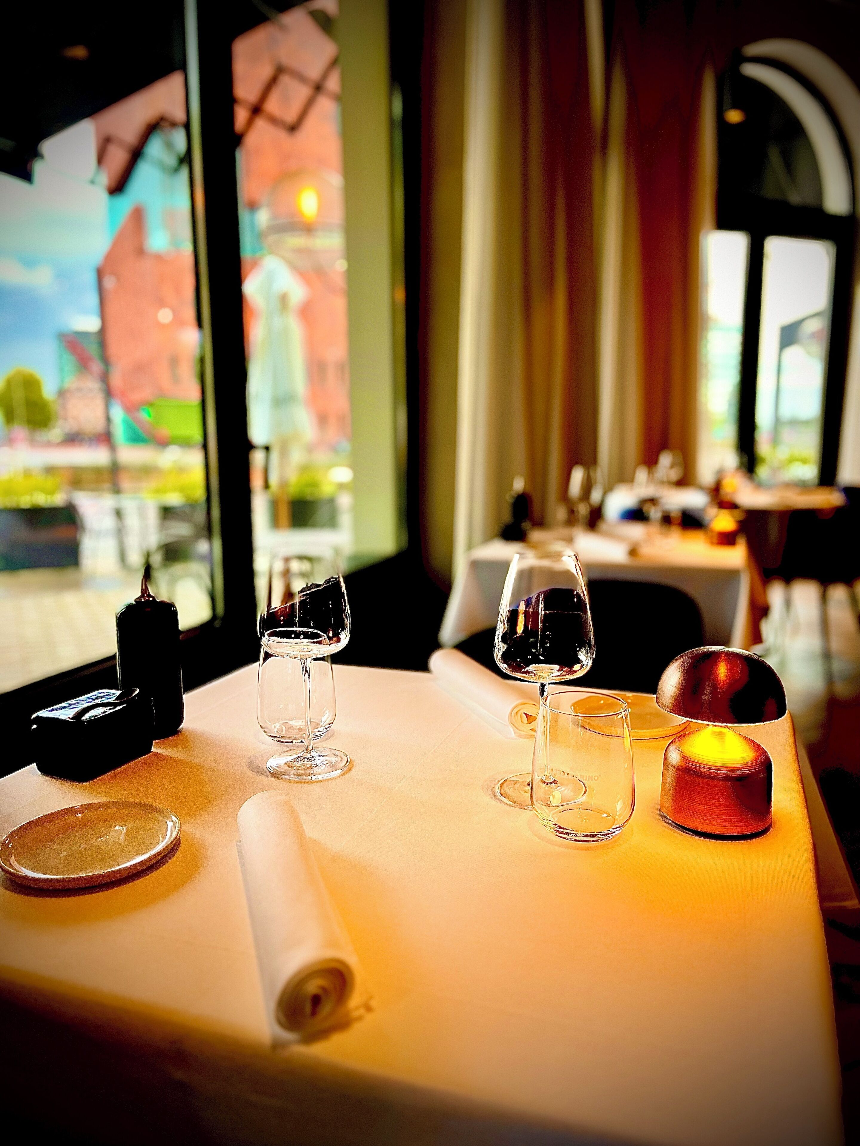 3 restaurants, lunch, dinner served; belgian cuisine