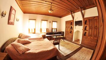 Comfort Room | Minibar, iron/ironing board, free WiFi