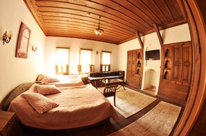 Minibar, tabla de planchar con plancha y wifi gratis 