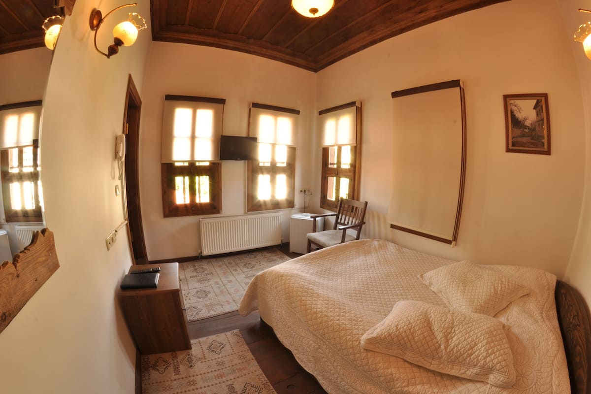 classic room | minibar, iron/ironing board, free wifi