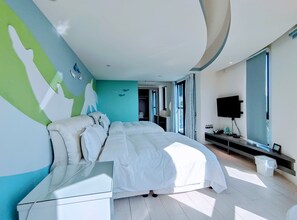 スーペリア 4 人部屋 オーシャンビュー | 客室ごとに異なる装飾、客室ごとに異なるインテリア、デスク、ノートパソコン用作業スペース