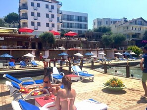 Private beach, sun loungers, beach umbrellas - Hidden Garden Butik Hotel (Milas)