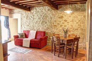 Leilighet, 1 soverom (Olivo) | Oppholdsområde | Flatskjerm-TV