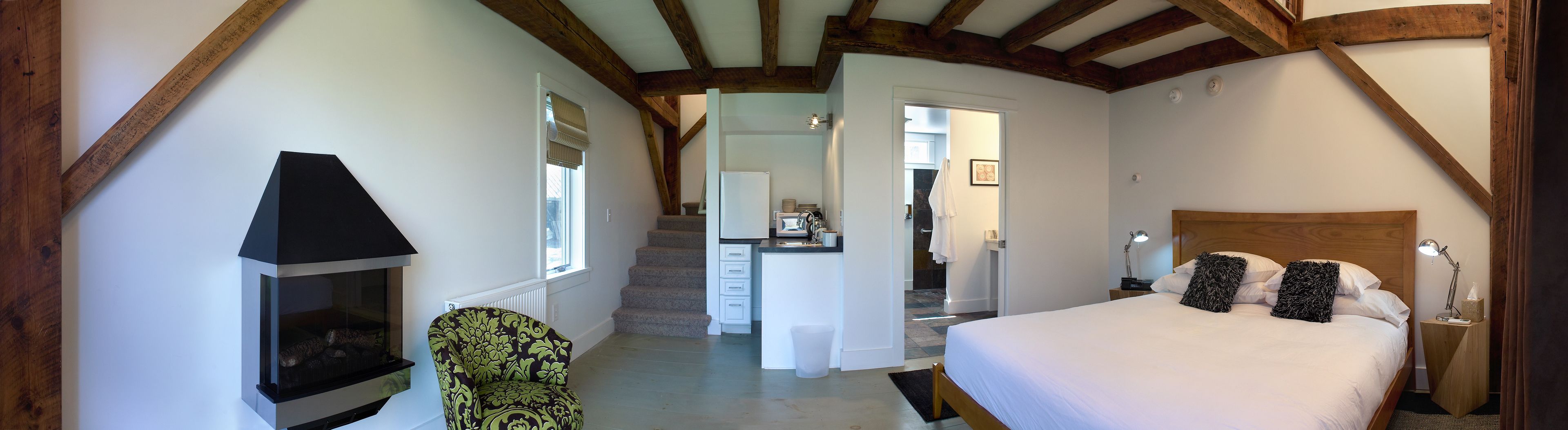 Down duvets, iron/ironing board, free WiFi, bed sheets