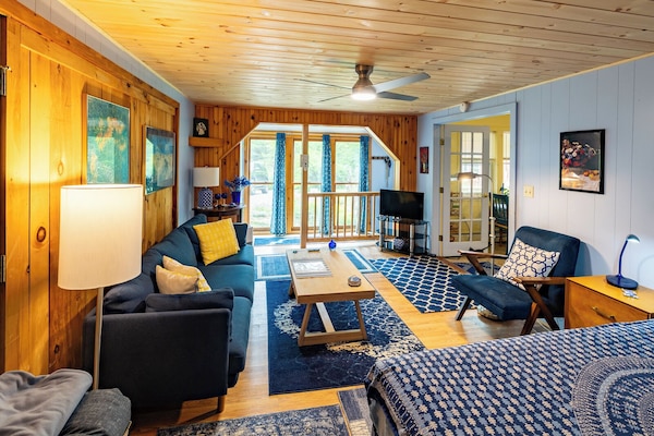 28-inch flat-screen TV with satellite channels, TV, DVD player