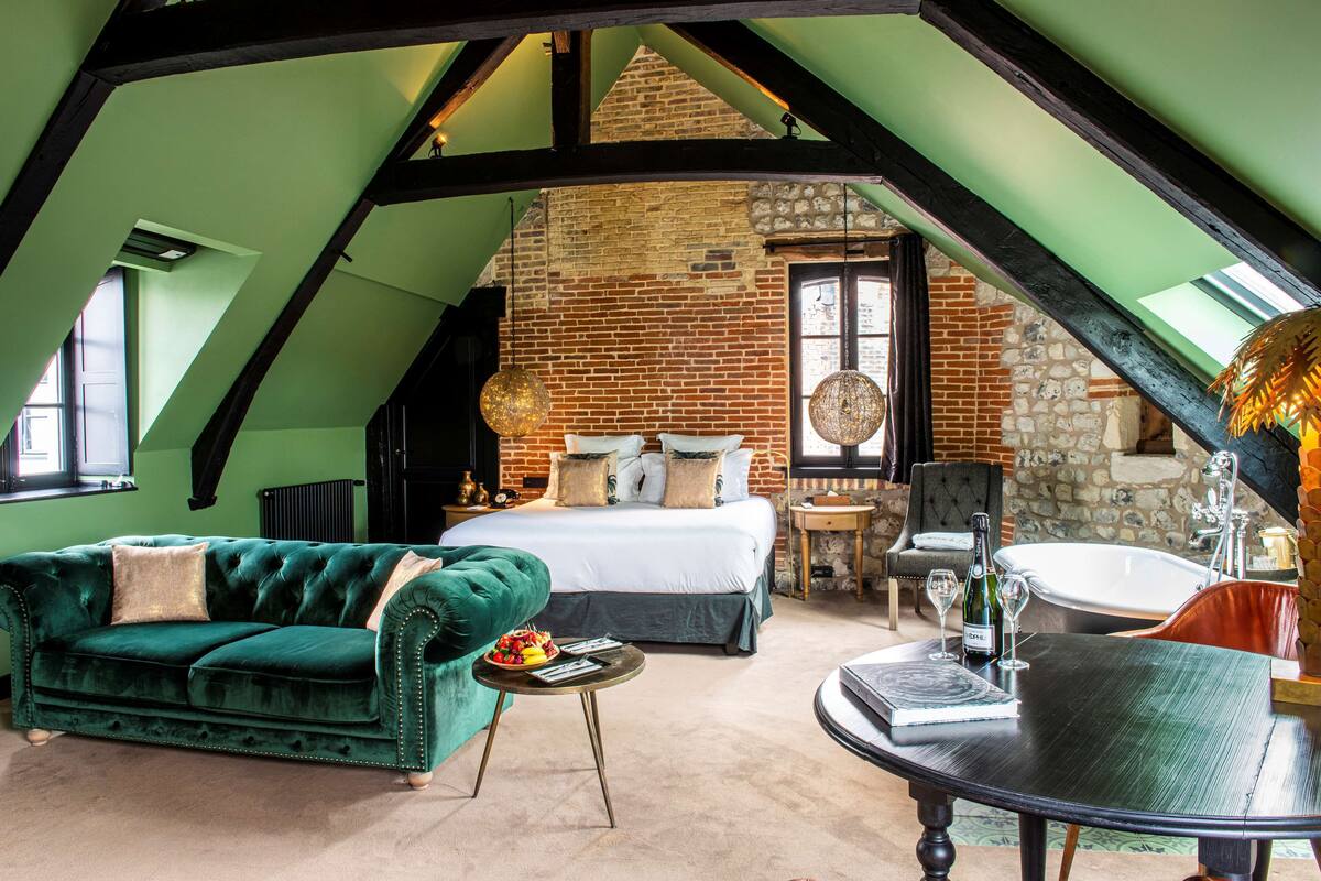 premium bedding, pillow-top beds, in-room safe, individually decorated