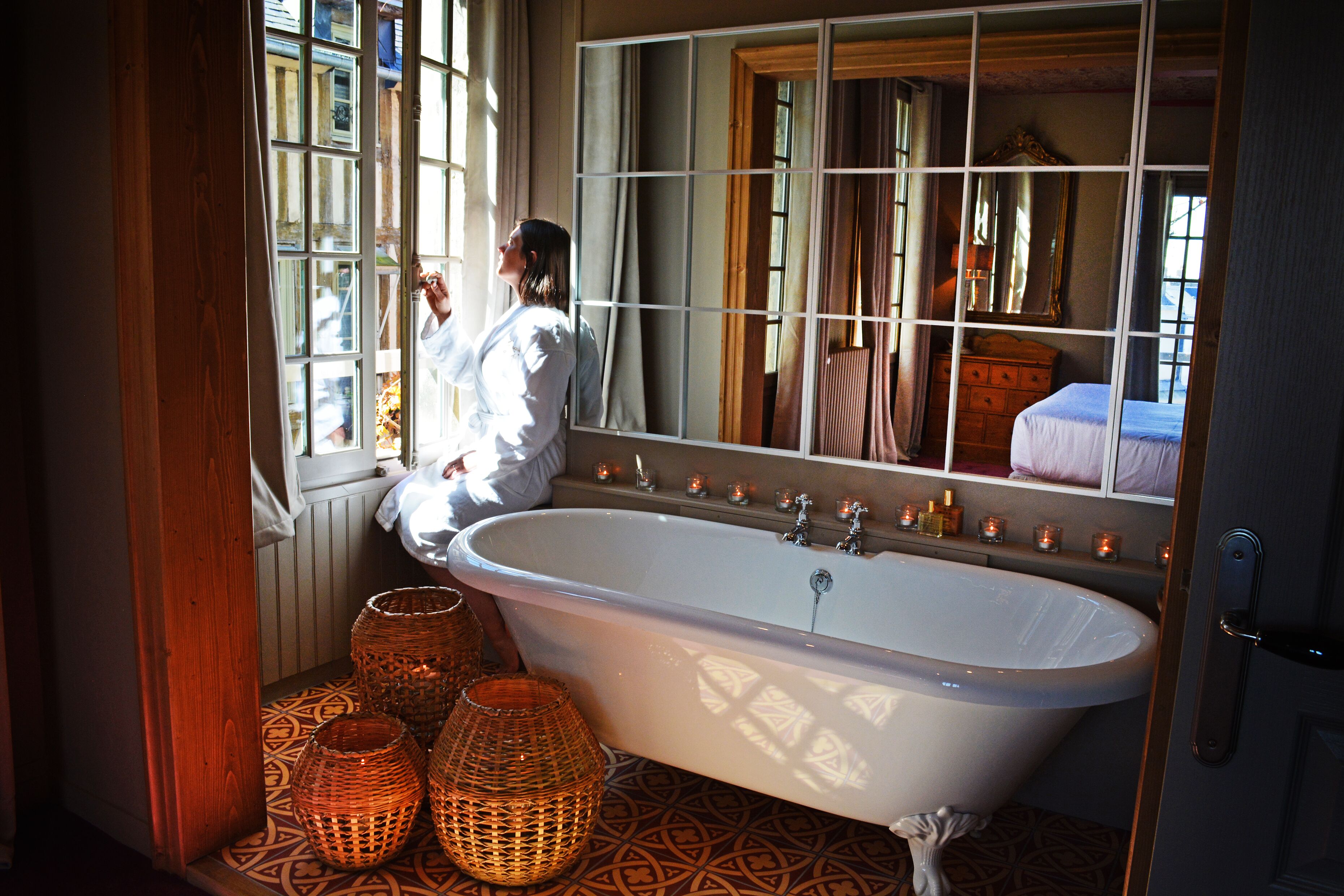 suite (les maisons de léa ) | bathroom | designer toiletries, hair dryer, slippers, towels