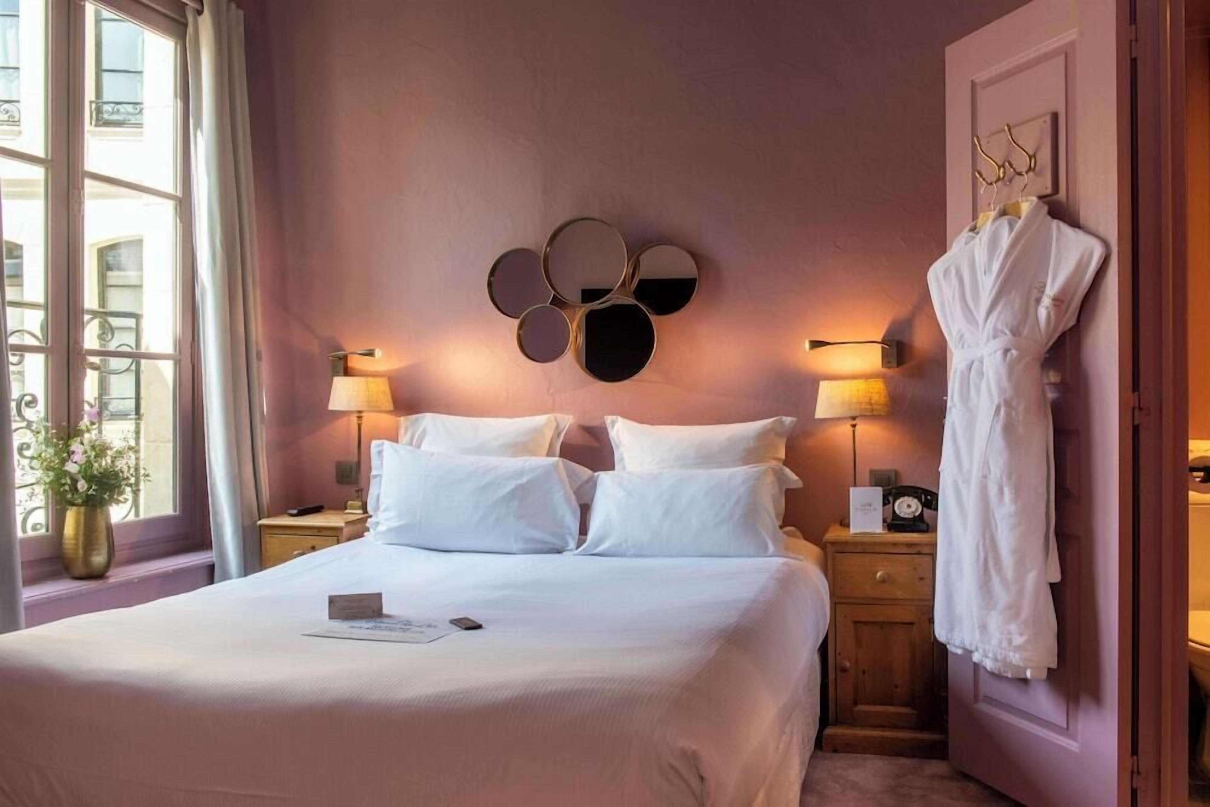 Ropa de cama de alta calidad y colchones con acolchado adicional