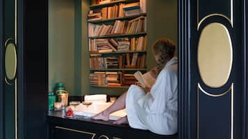 Junior Suite "L'Hôtel Particulier" | Premium bedding, pillowtop beds, in-room safe, individually decorated