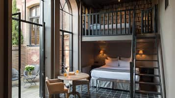 Junior Suite "Garden's House" | Premium bedding, pillowtop beds, in-room safe, individually decorated
