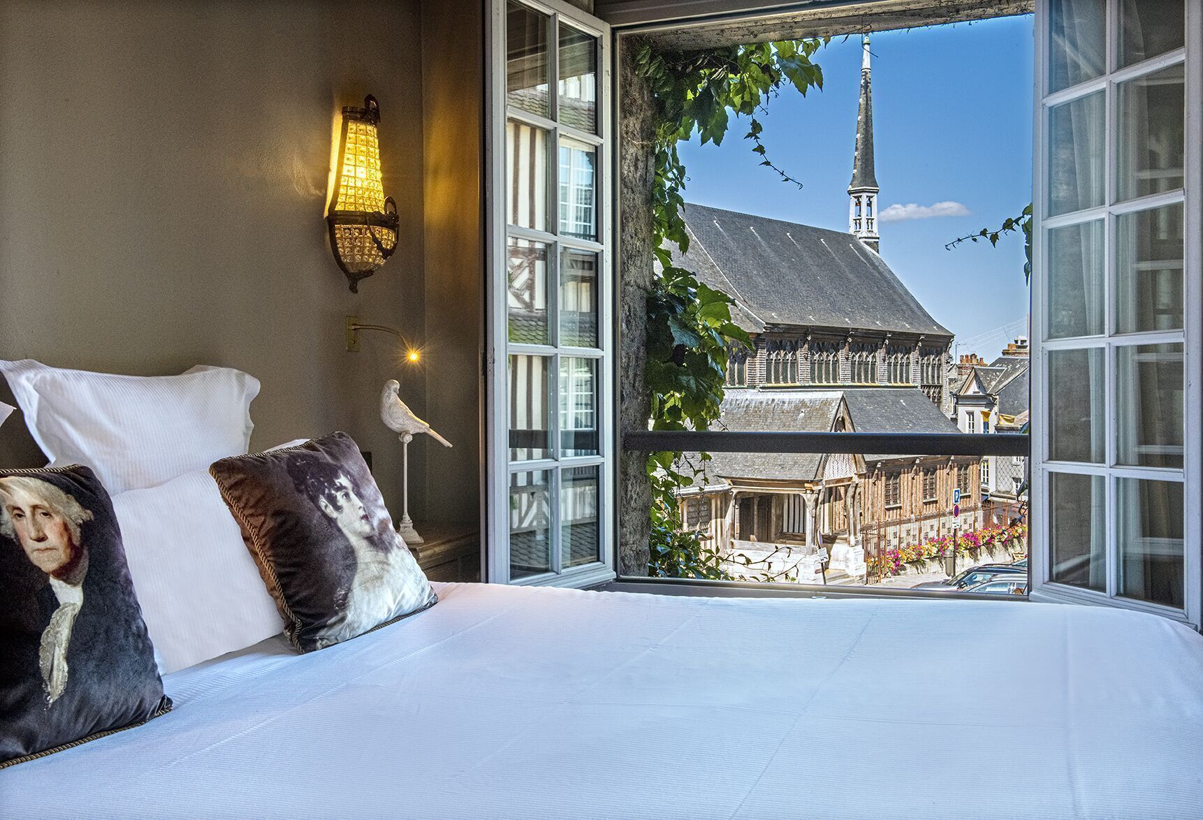 Ropa de cama de alta calidad y camas con pillow-top 