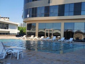 Piscine couverte, piscine extérieure (ouverte en saison)