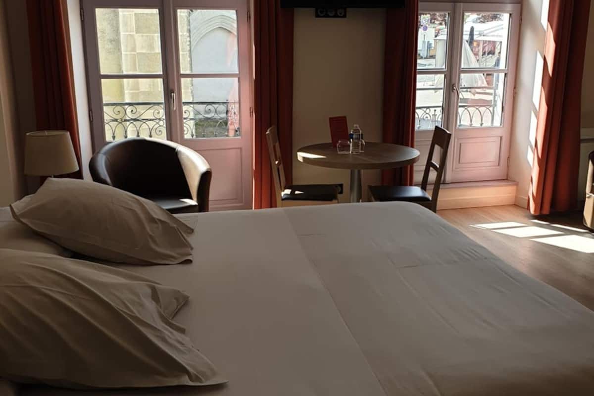 1 bedroom, free wifi, bed sheets