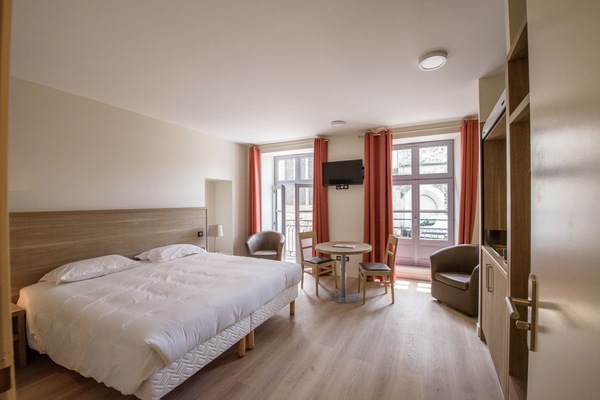 Habitación doble, cocina | Wifi gratis y ropa de cama