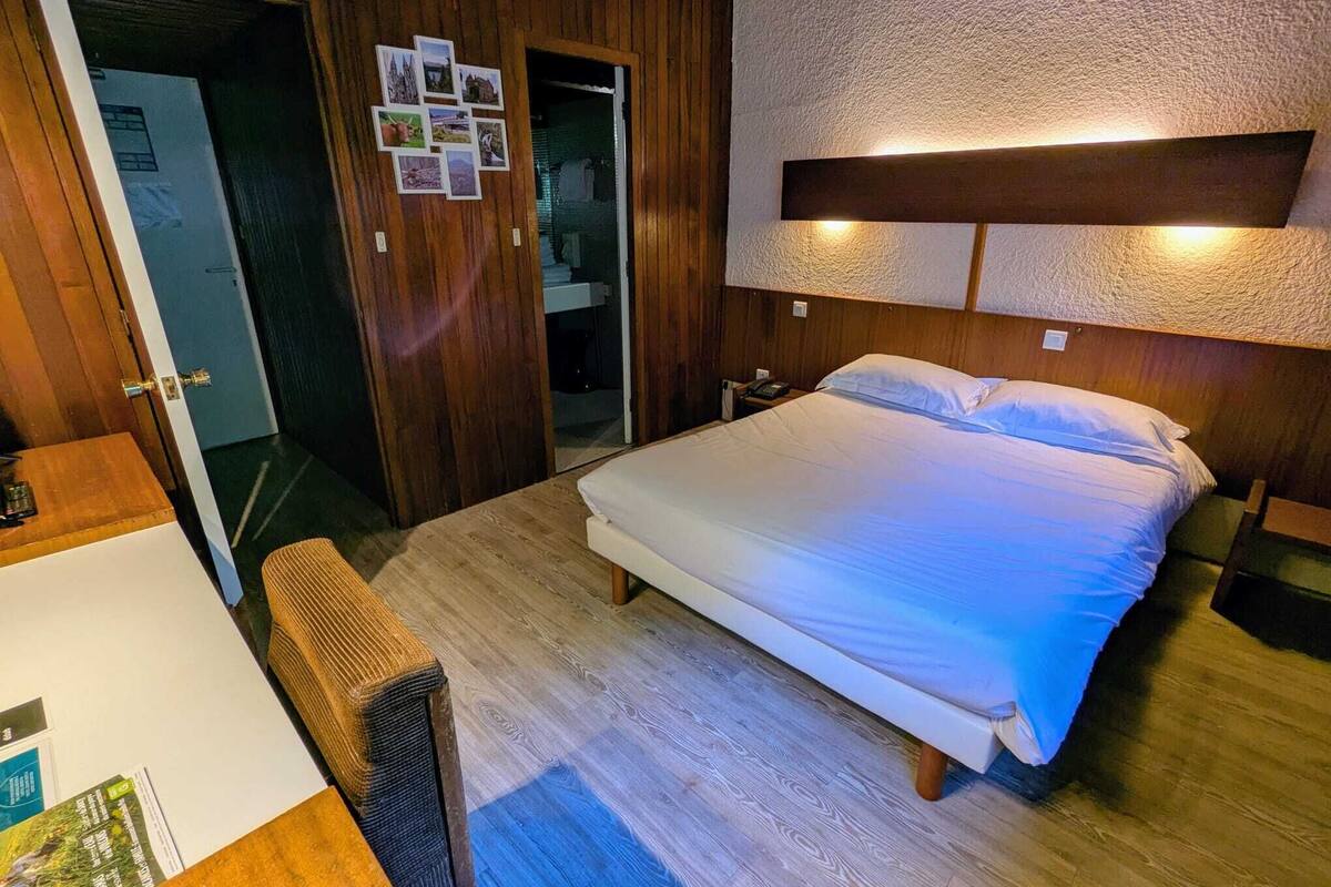 1 bedroom, desk, iron/ironing board, free wifi