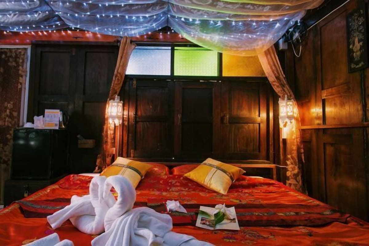 Minibar, WiFi (free), individually decorated, individually furnished