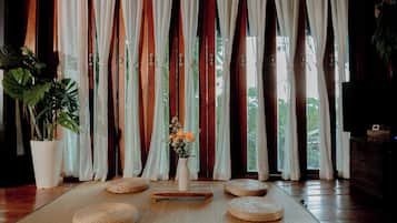 Safari Villa | Minibar, individually decorated, individually furnished, free WiFi