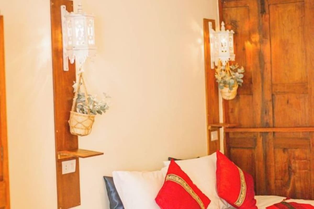 Minibar, wifi gratis, decoración personalizada y muebles diferentes 