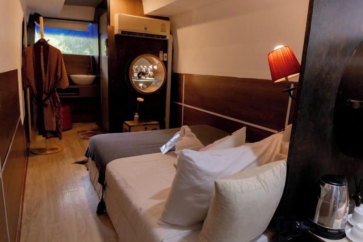 Minibar, WiFi (free), individually decorated, individually furnished