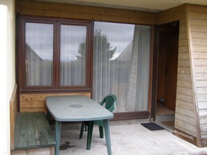 Studio | Terrace/patio - Residence Le Champbourguet (Besse-et-Saint-Anastaise)