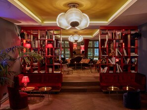 Cocktail bar - 25hours Hotel The Royal Bavarian (Munich)