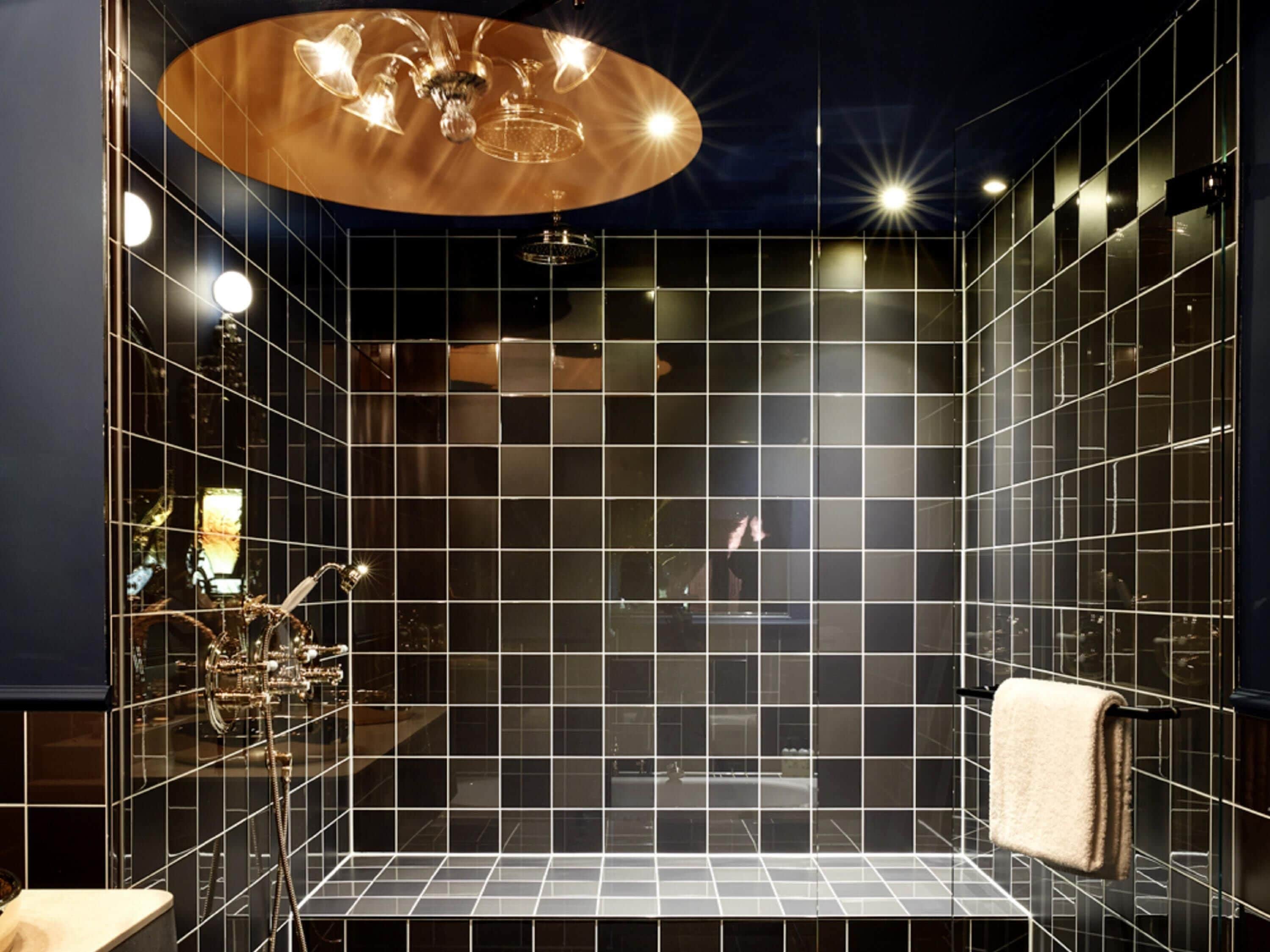 peacock suite | bathroom | shower, rainfall showerhead, designer toiletries, hair dryer