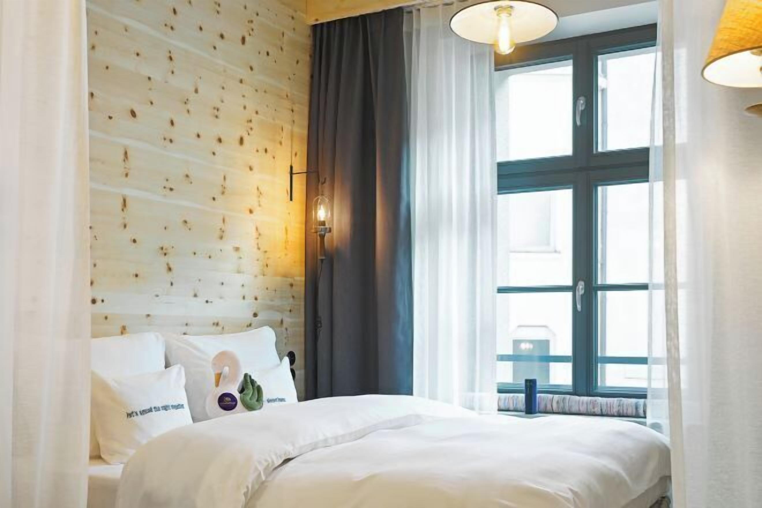 Hochwertige Bettwaren, Daunenbettdecken, kostenlose Minibar, Zimmersafe