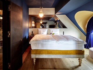 Peacock Suite | Premium bedding, down comforters, free minibar, in-room safe