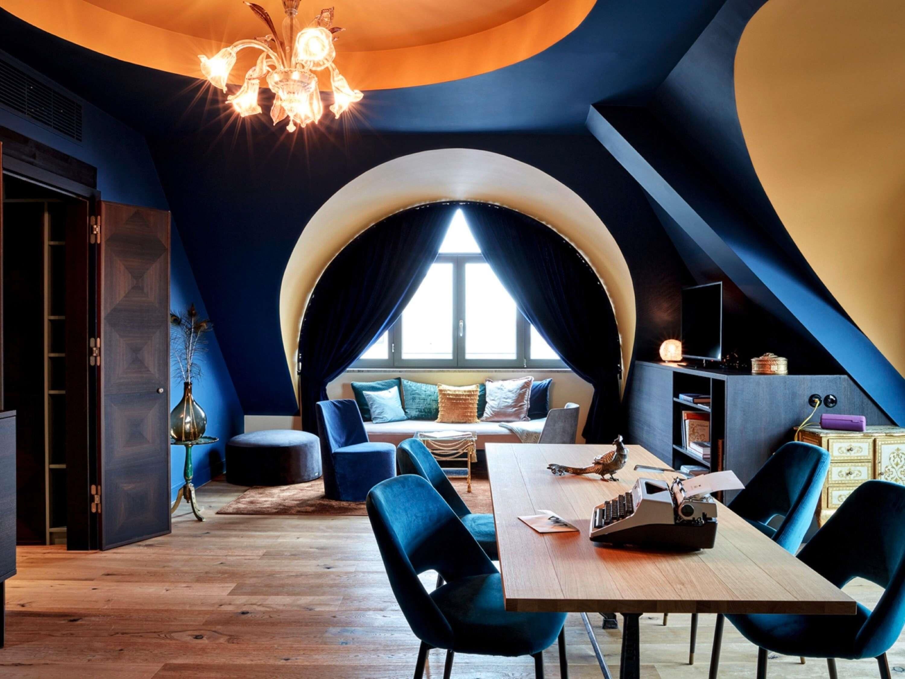 Swan Suite | Hochwertige Bettwaren, Daunenbettdecken, kostenlose Minibar, Zimmersafe