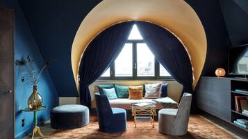 Peacock Suite | Hochwertige Bettwaren, Daunenbettdecken, kostenlose Minibar, Zimmersafe