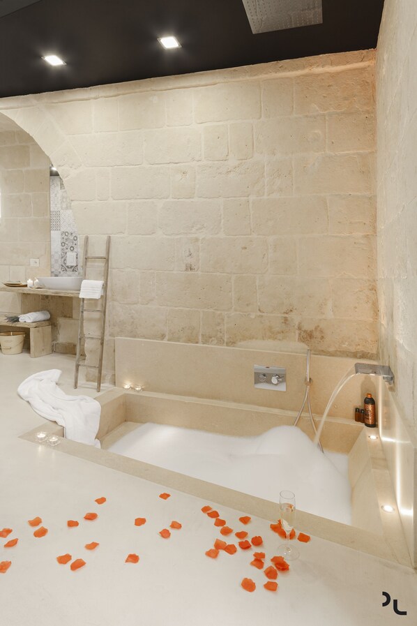 Suite, baignoire | Baignoire relaxante profonde