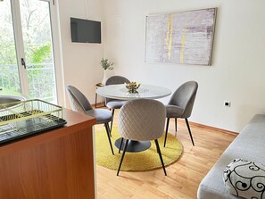 Apartment, 1 Bedroom, Balcony | Living area
