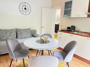 Apartment, 1 Bedroom, Balcony | Dining room