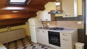 Standard Double Room | Premium bedding, minibar, desk, soundproofing - Central Suites (Catania)