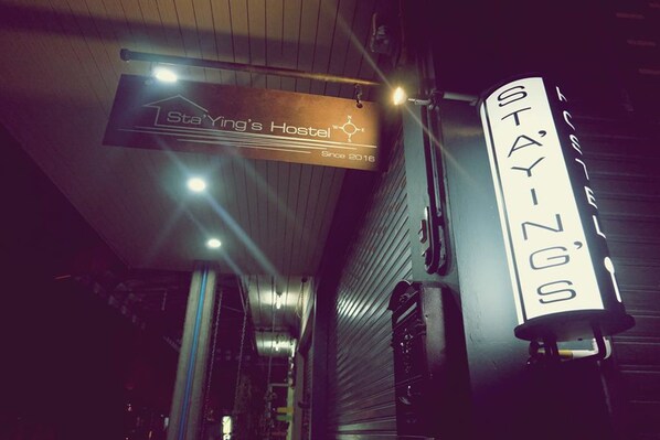 A hostel sign with the name "StaYing's Hostel" and a compass symbol. - Staying Hostel (Bang Phli)