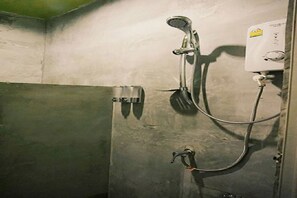 Bathroom shower - Staying Hostel (Bang Phli)