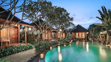 Kolam renang outdoor