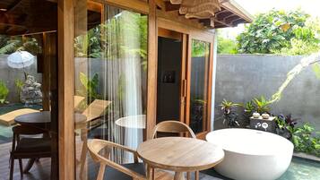 Honeymoon villa | Terras