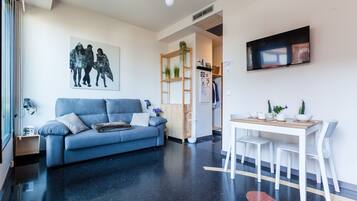 Monolocale, vista mare parziale