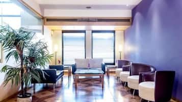 Coin salon dans le hall