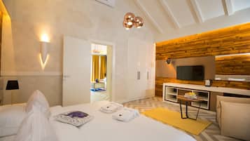 Phòng Suite Premium, bồn tắm nước nóng (SAPHIRE) | Bộ đồ giường cao cấp, két bảo mật tại phòng, bàn, màn/rèm cản sáng
