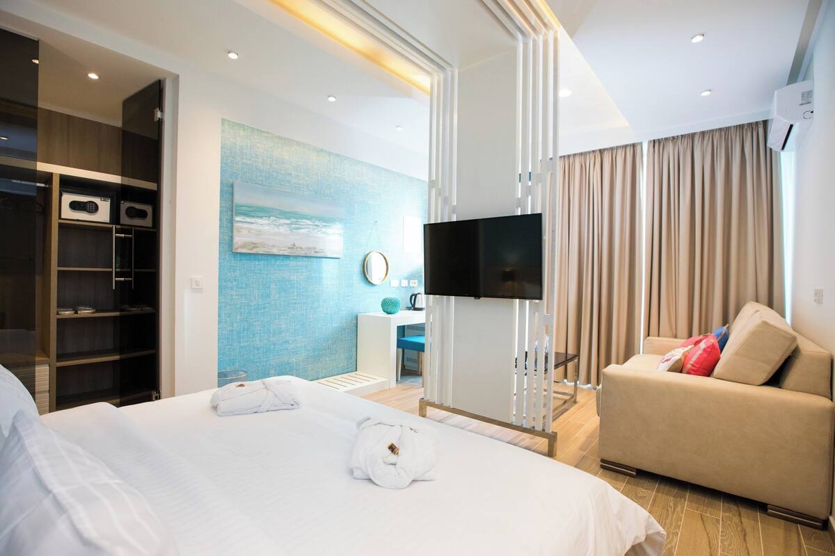 Deluxe Double Room, Patio (AQUA MARINE) | Premium bedding, in-room safe, desk, blackout curtains