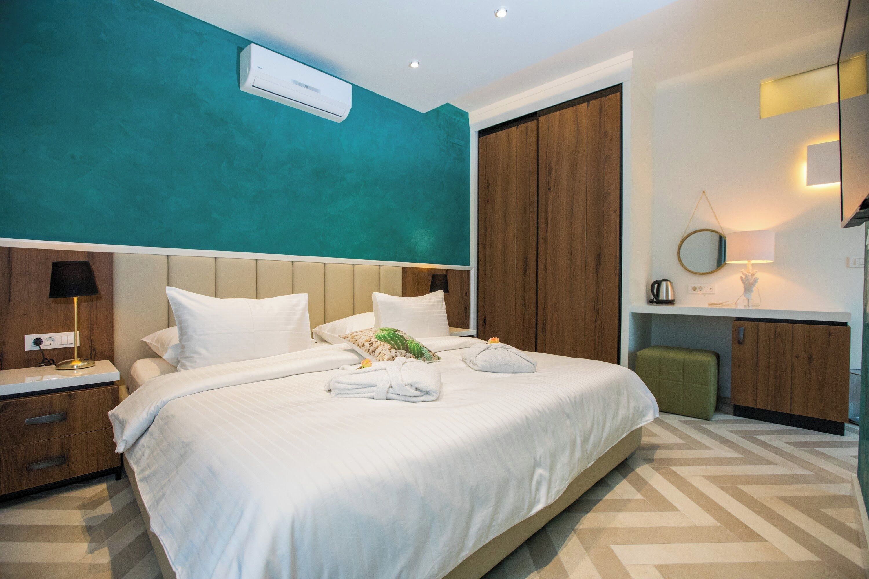 Premium Double Room, Patio (EMERALD)