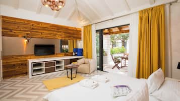 Phòng Suite Premium (SAPHIRE) | Bộ đồ giường cao cấp, két bảo mật tại phòng, bàn, màn/rèm cản sáng
