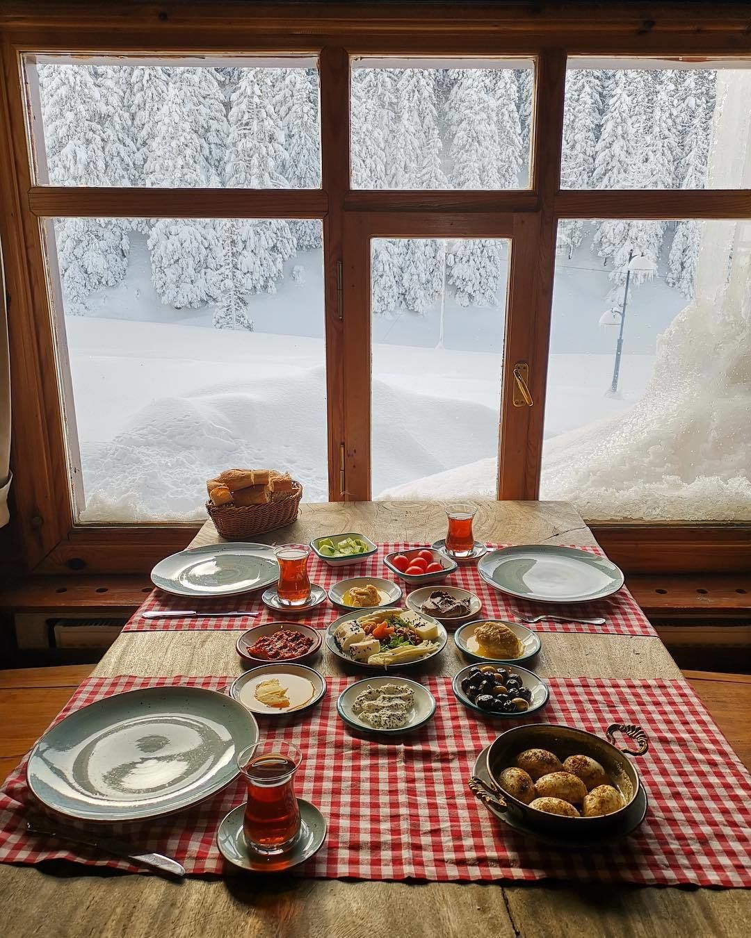 Free daily cooked-to-order breakfast 