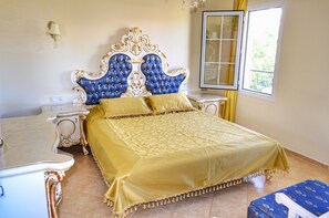 Deluxe-Doppelzimmer, 1 Doppelbett | Schreibtisch, Bügeleisen/Bügelbrett, kostenlose Babybetten